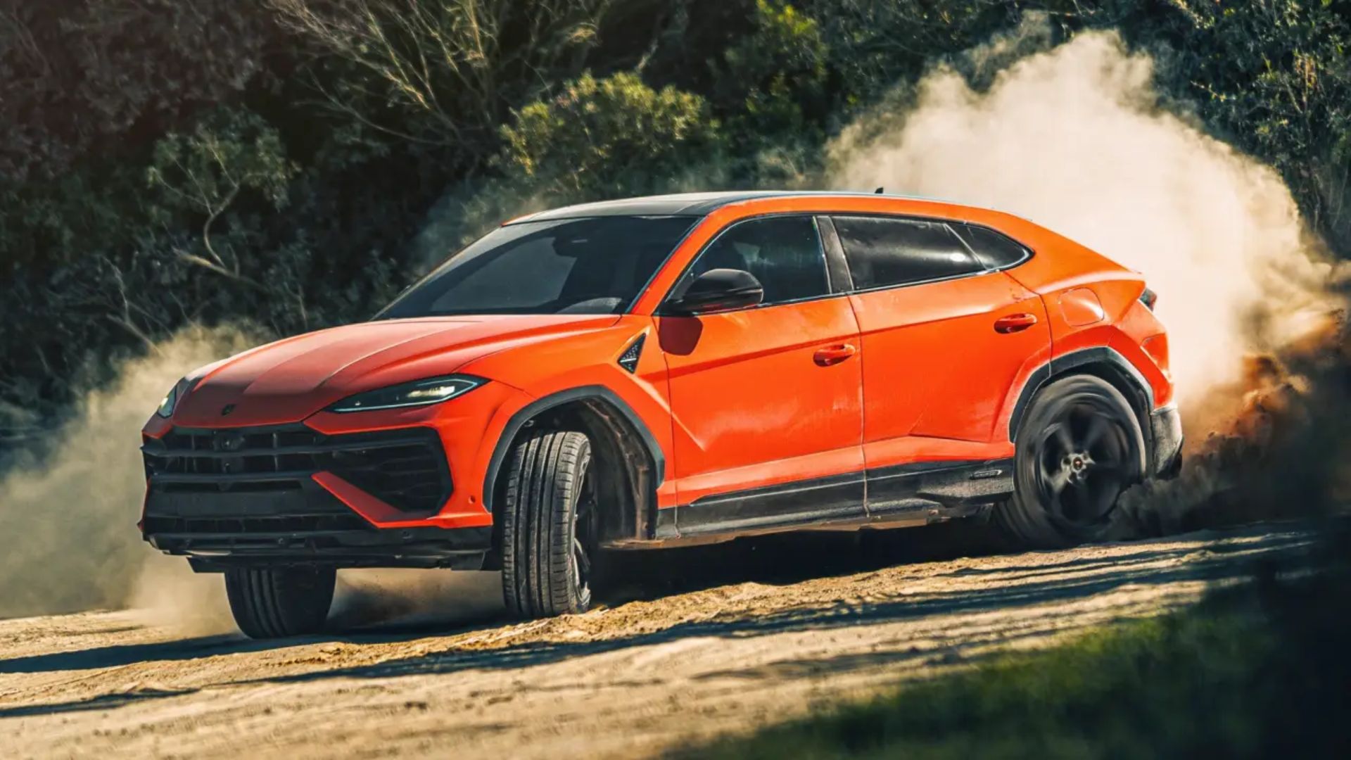 Lamborghini recua do carro elétrico após polêmica envolvendo o novo Ferrari Luce