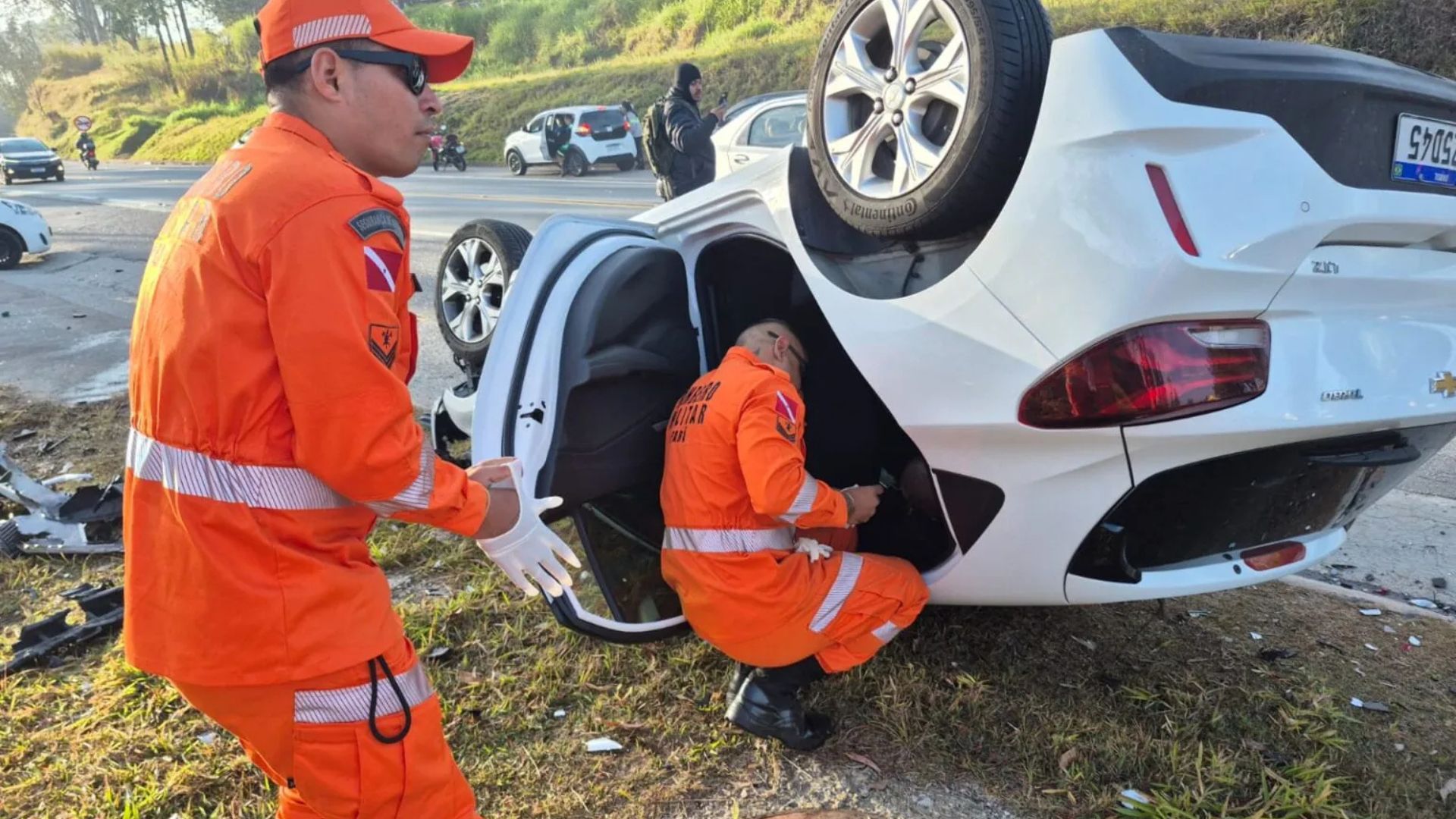 Como funciona a estratégia dos bombeiros no resgate de colisões graves