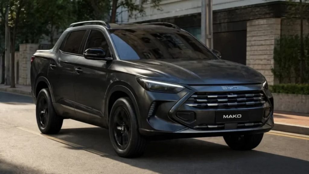 Picape híbrida da BYD chega ao Brasil para disputar com a Fiat Toro. Descubra os detalhes de design, potência e previsão de lançamento.