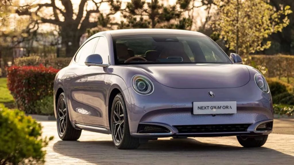 Imagens do novo elétrico GWM Ora 7 revelam design idêntico a carros famosos