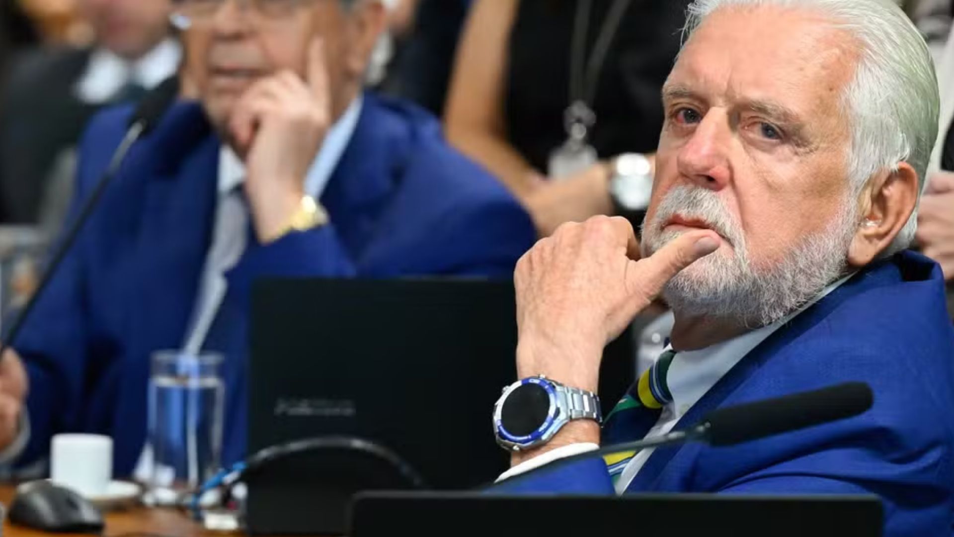 PF aponta presentes de ex-sócio do Master a políticos e cita 74 ligações com Jaques Wagner - QTU Questões do Universo