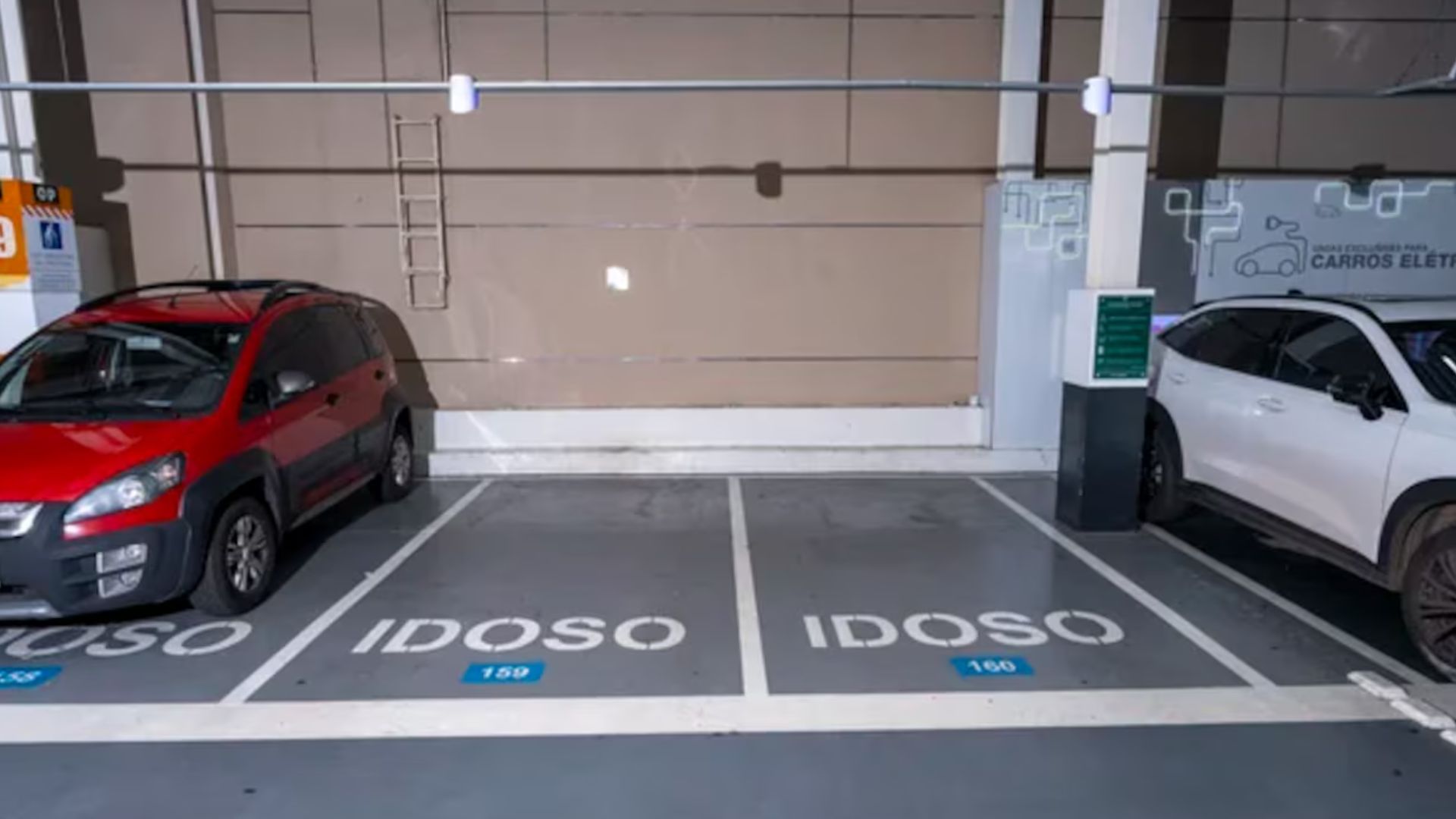 R$ 92 por 6 horas: internautas debatem preço cobrado por estacionamento de shopping - QTU Questões do Universo
