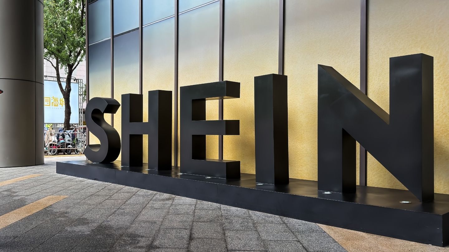 Shein planeja abrir capital em Hong Kong em meio a alertas sobre sustentabilidade - QTU Questões do Universo