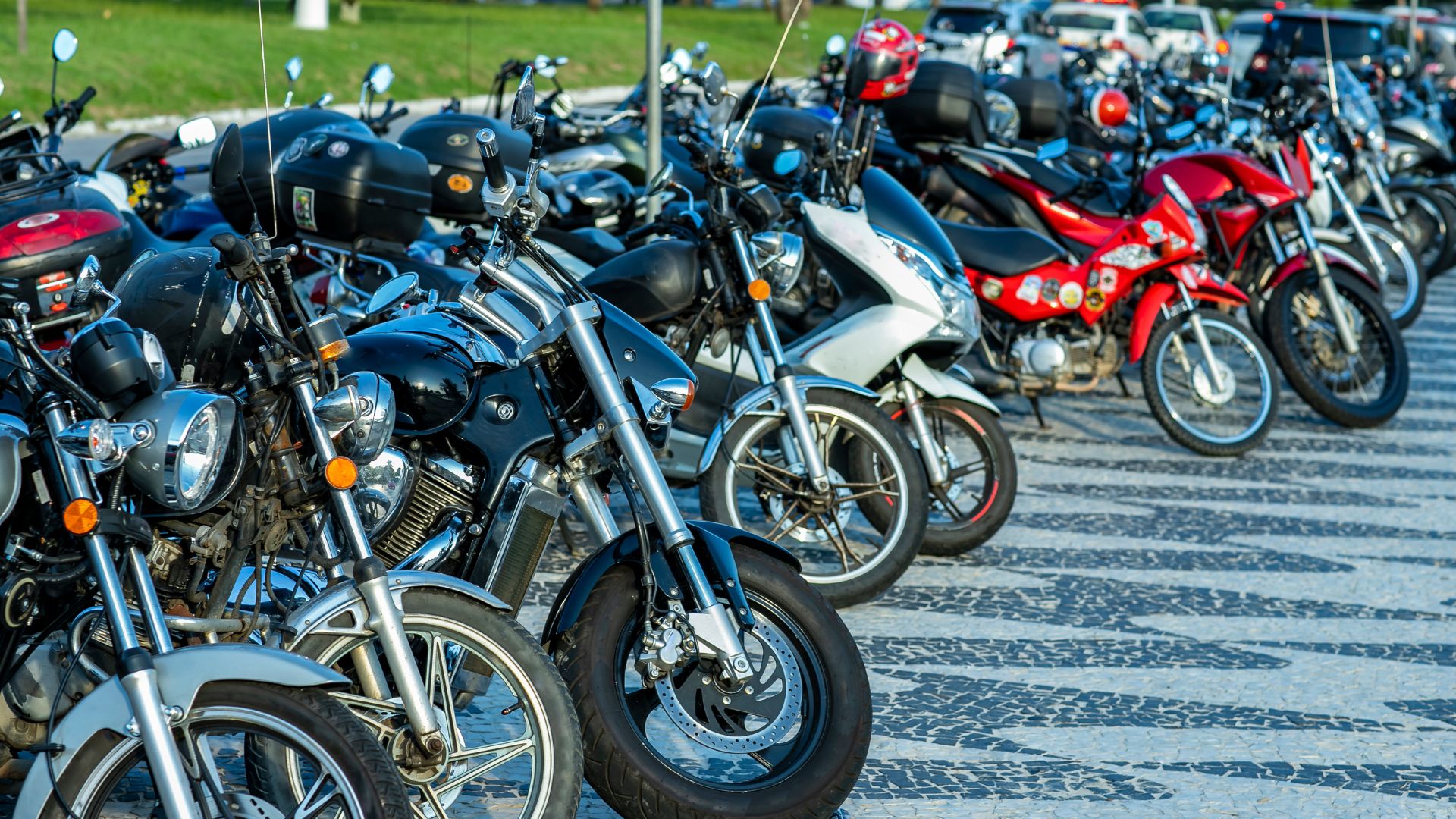 O erro diário ao ligar a moto pela manhã que está destruindo o seu motor em silêncio - QTU Questões do Universo