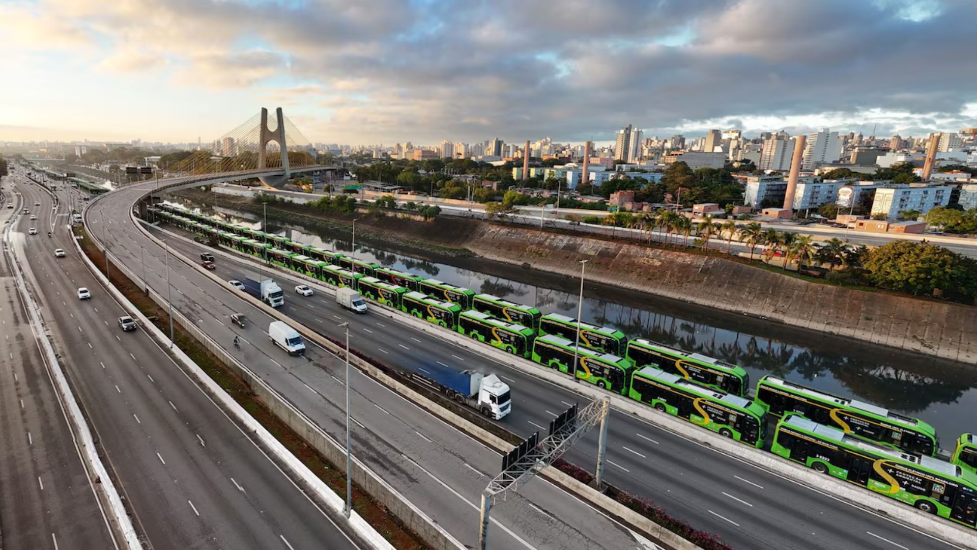 BYD lidera vendas de ônibus elétricos no Brasil e consolida hegemonia no transporte público