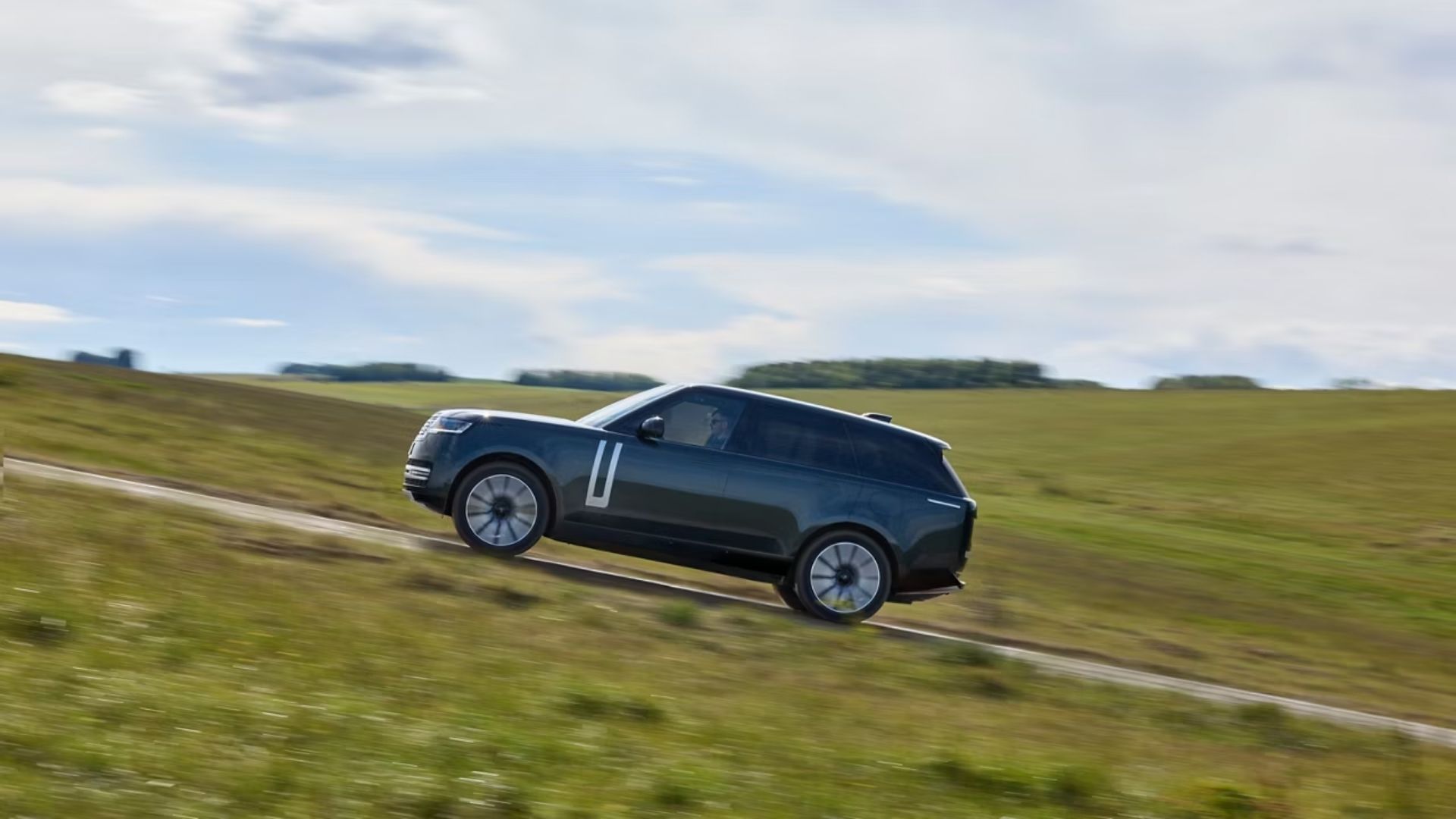 Após 57 anos, Range Rover ganha primeiro modelo elétrico - QTU Questões do Universo