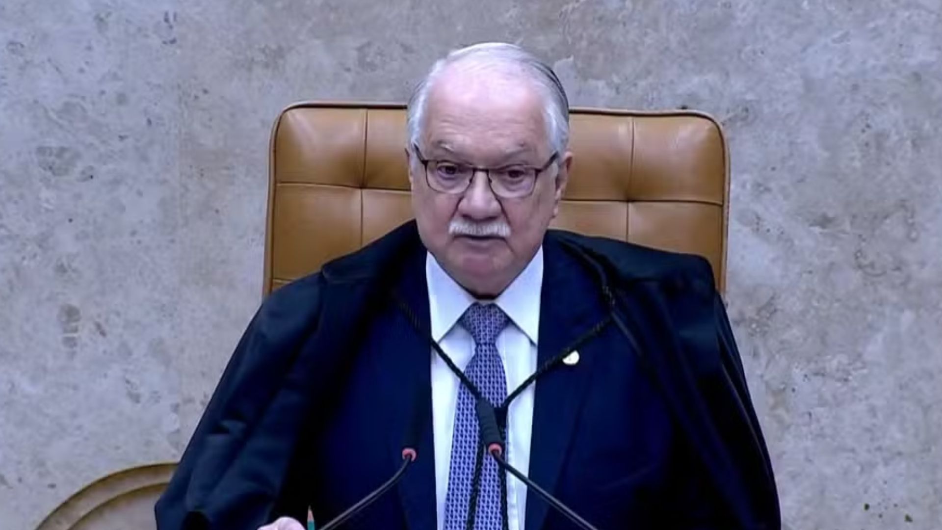 Fachin abre sessão e afirma que Corte atravessa período difícil