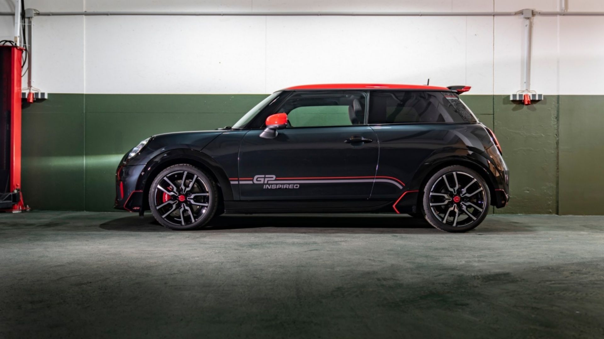 MINI JCW GP Inspired tem apenas 20 unidades no Brasil e custa R$ 389 mil - QTU Questões do Universo