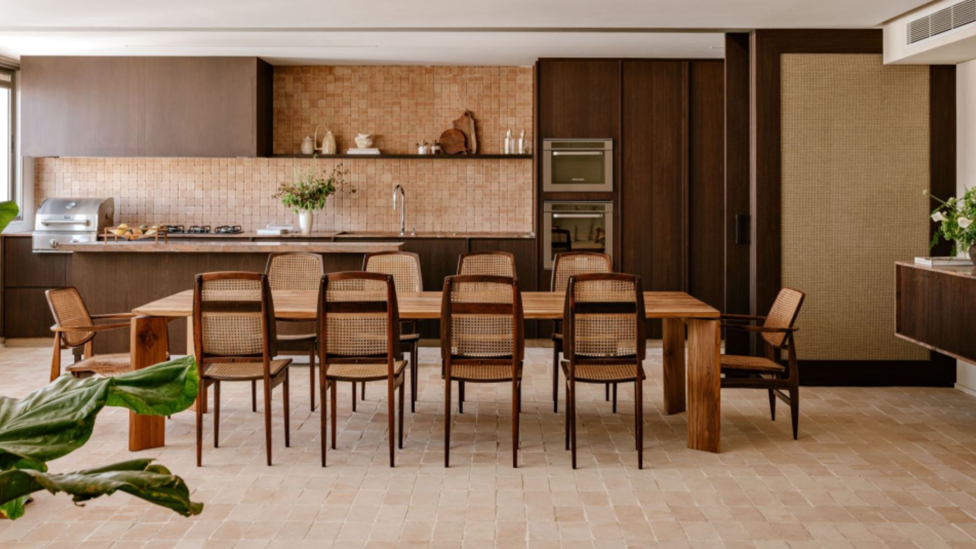 O que é a tendência cozinha “soft kitchen” que transforma o ambiente em espaço de convivência - Foto