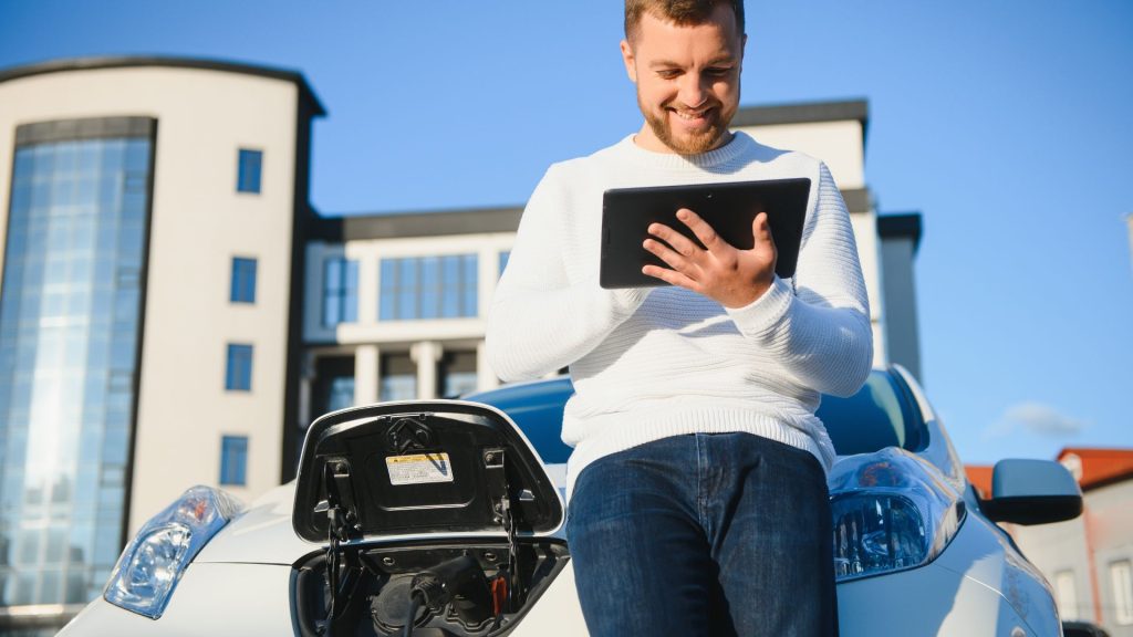 Adeus à proibição total? O acordo histórico de França e Alemanha que muda o futuro dos carros a combustão - Canva