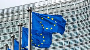 União Europeia vai limitar a importação de carros híbridos chineses a partir de dezembro
