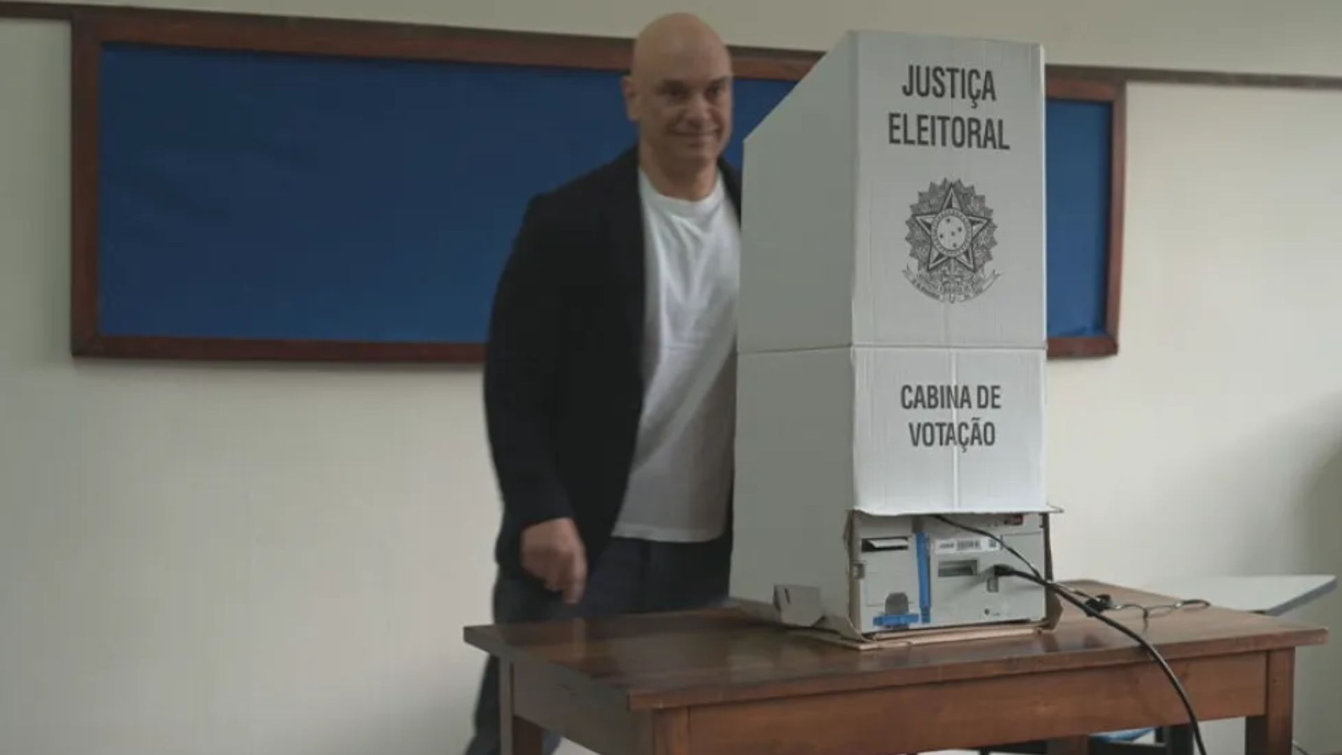 Moraes vota no segundo turno em São Paulo e exalta sistema eleitoral - Foto