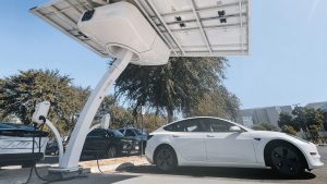 O futuro dos carros elétricos no Brasil diante da experiência internacional