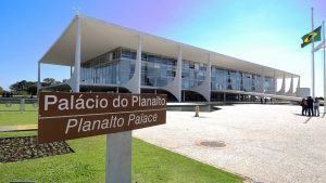 Entenda as atribuições do presidente da República, o salário e os limites de poder no Brasil