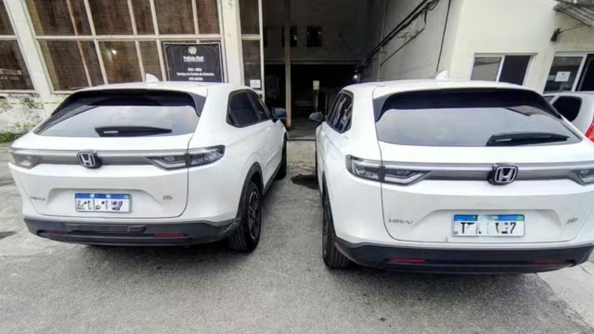Homem paga R$ 10 mil por carro de R$ 150 mil anunciado no Facebook e acaba preso no Rio
