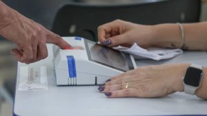 Com urnas fechadas, Distrito Federal e outros estados encerram votação antes das 19h; entenda