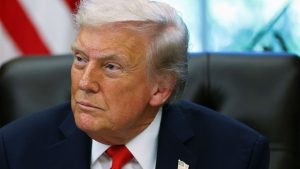 ‘Uma vergonha’: Trump critica Zelensky após Ucrânia retomar ataques a refinarias russas
