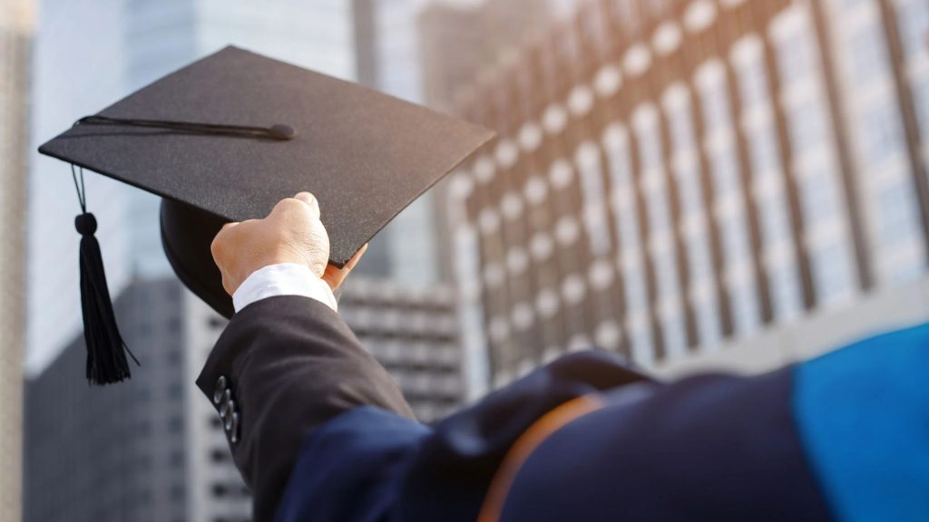 Fiscalizar o exercício profissional não é regular a educação superior