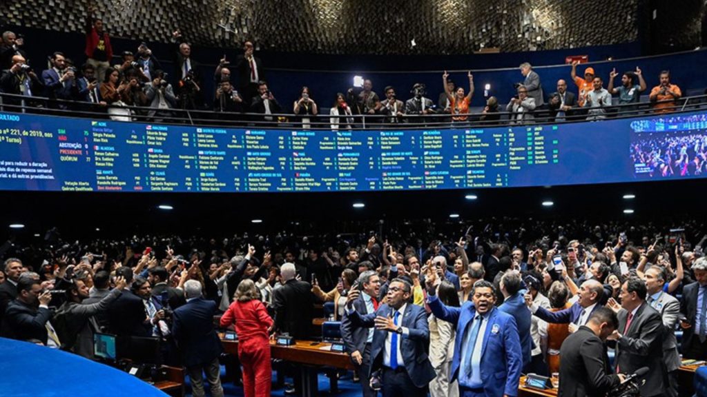 Saiba como votaram os senadores na PEC do fim da escala 6x1